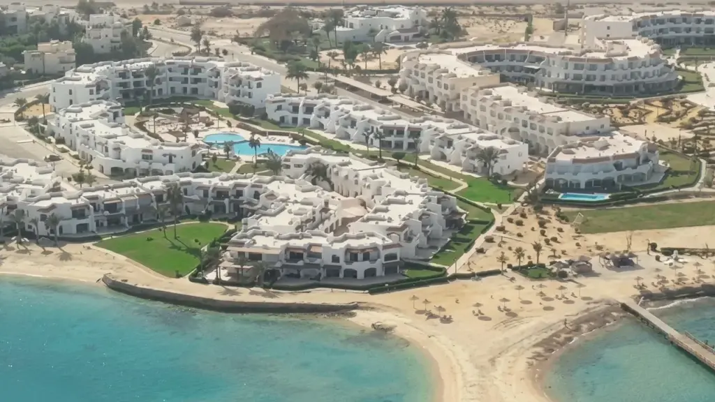 إطلالات مباشرة من لولي بيتش على شواطئ العين السخنة